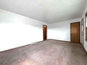 2850 Indiana Ave in Dubuque, IA - Building Photo - Building Photo