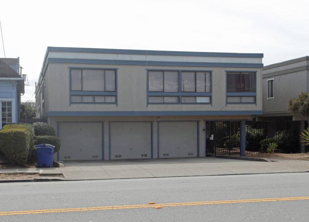 647 Grand Ave in South San Francisco, CA - Building Photo