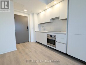 4015 The Exchange in Mississauga, ON - Building Photo - Building Photo