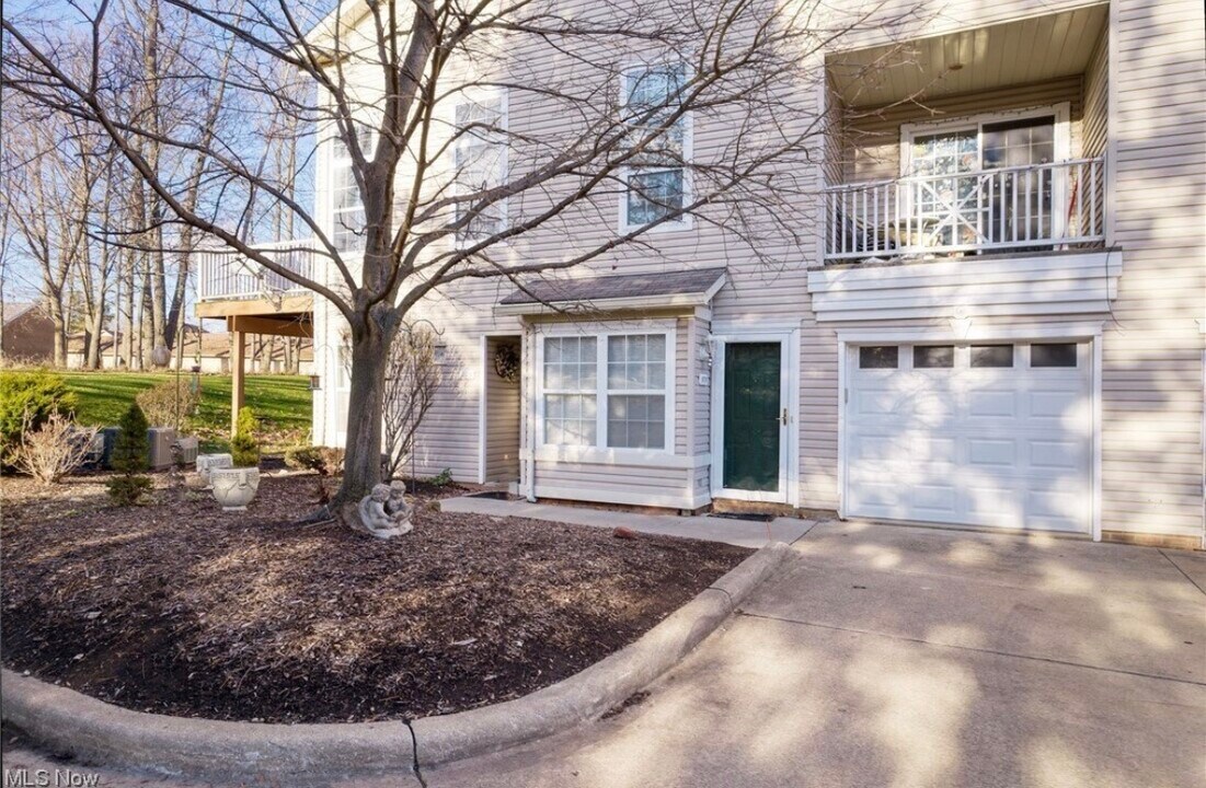 870 Tollis Pkwy in Broadview Heights, OH - Building Photo