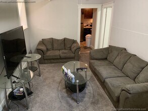 220 Kelton St, Unit 3 in Boston, MA - Foto de edificio - Building Photo