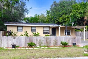 125 Woodside Dr in Orange Park, FL - Building Photo