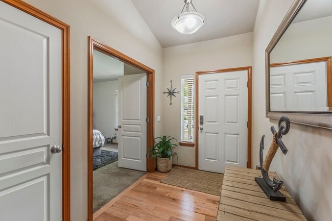 203 Burr St NE in Orting, WA - Building Photo - Building Photo