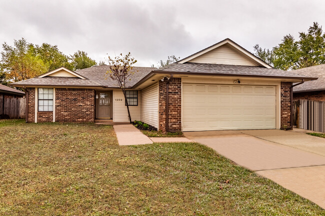 1209 Teal Pl in Edmond, OK - Building Photo - Building Photo