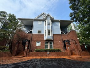 243 New Bern Pl in Raleigh, NC - Building Photo - Building Photo