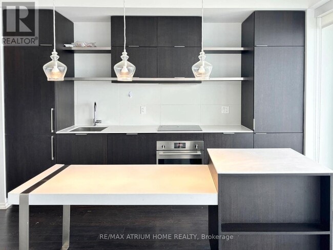 197 Yonge St in Toronto, ON - Building Photo - Building Photo