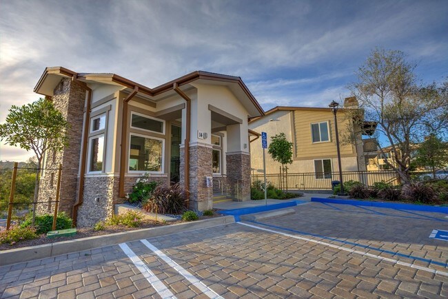 The Vista at Laguna in Laguna Niguel, CA - Building Photo - Building Photo