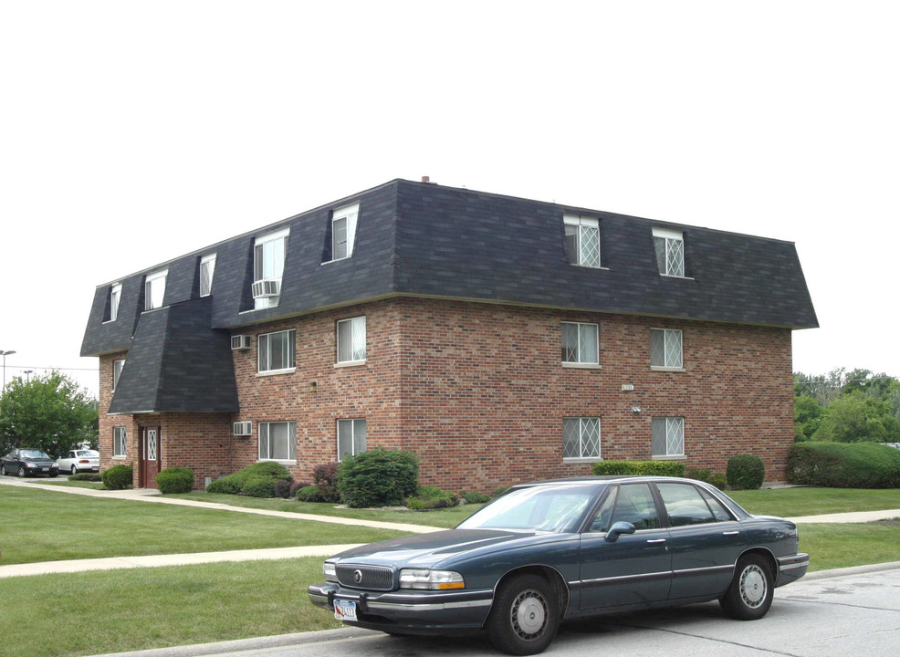 Town and Country Villas Apartments in Tinley Park, IL - Building Photo