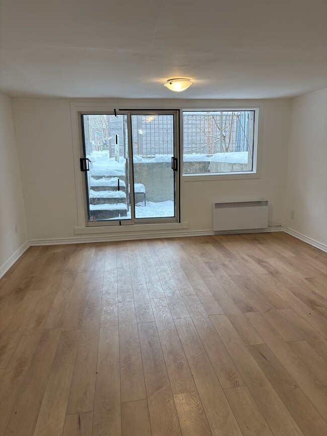 property at 3355 Bd Rosemont