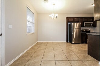 10609 SW 32nd St in Yukon, OK - Building Photo - Building Photo