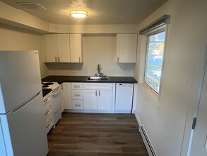 12220 E 19th Ave, Unit Unit A in Spokane Valley, WA - Building Photo - Building Photo