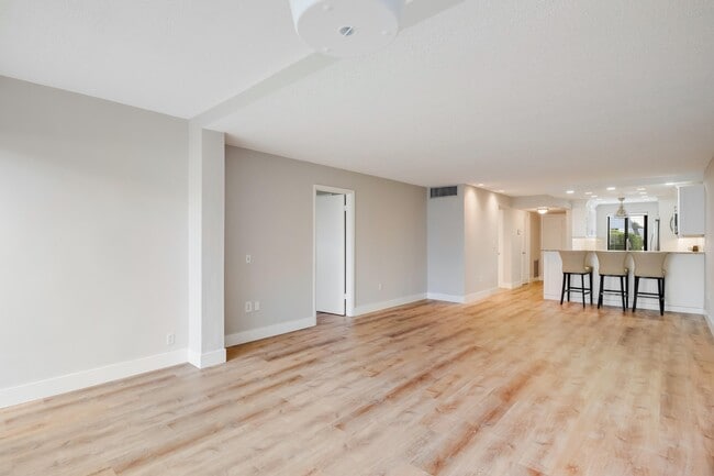 4242 Deste Ct in Greenacres, FL - Building Photo - Building Photo