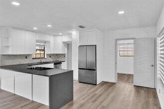 418 S 57th Way in Hollywood, FL - Building Photo - Building Photo