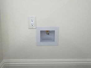 5970 Locust Ave in Long Beach, CA - Building Photo - Building Photo