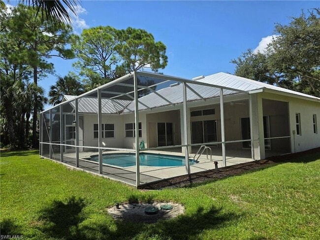 2063 Imperial Cir in Naples, FL - Building Photo - Building Photo