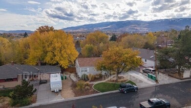 1060 Whitaker Dr in Reno, NV - Building Photo - Building Photo