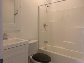 1034 Hyperion Ave in Los Angeles, CA - Building Photo - Building Photo