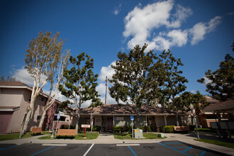 Village Green in Covina, CA - Foto de edificio - Building Photo