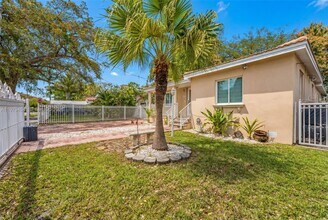 2121 SW 30th Ct in Miami, FL - Building Photo - Building Photo