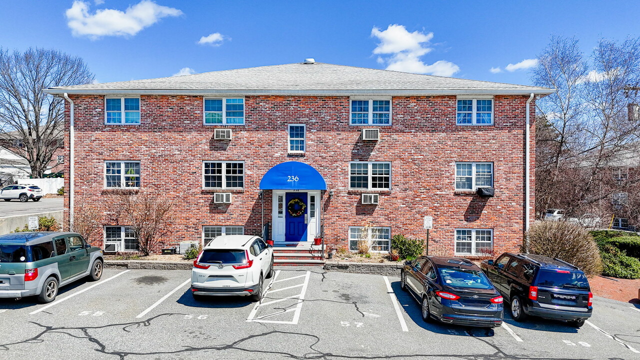 236 Low St in Newburyport, MA - Foto de edificio