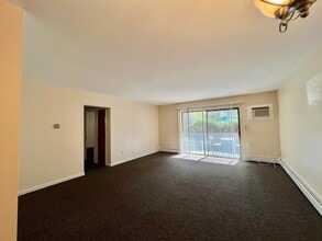 33 Paul St in Newton, MA - Foto de edificio - Building Photo