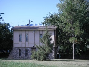 Pine Lake Apartments in Oklahoma City, OK - Building Photo - Building Photo