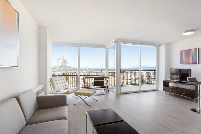 Crystal Tower Apartments in San Francisco, CA - Building Photo - Building Photo