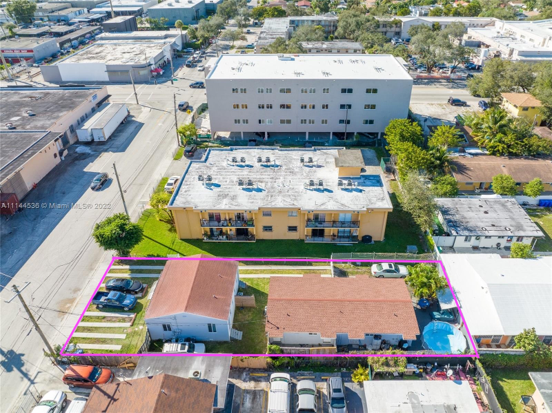 2165 NW 23rd St in Miami, FL - Building Photo