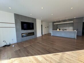 550 N Ogden Ave in Chicago, IL - Building Photo - Building Photo