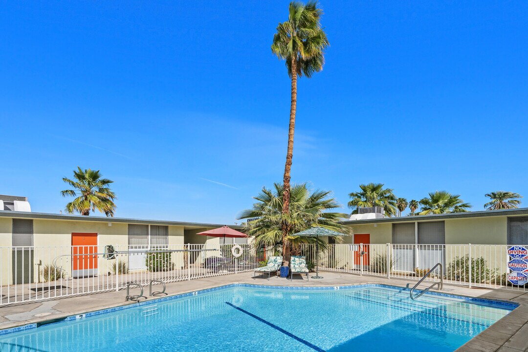 1777 E Arenas Rd in Palm Springs, CA - Building Photo