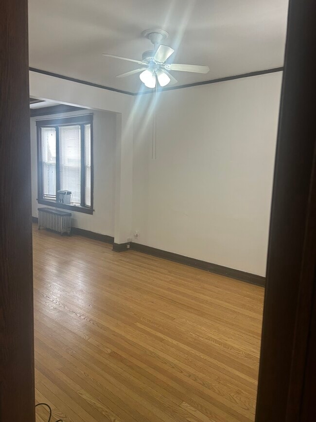 2919 W Diversey Ave, Unit Logan Square in Chicago, IL - Building Photo - Building Photo