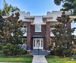 2111 W Southview Ave in Tampa, FL - Building Photo