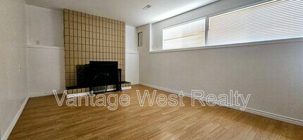 380 Patterson Rd in Kelowna, BC - Building Photo - Building Photo