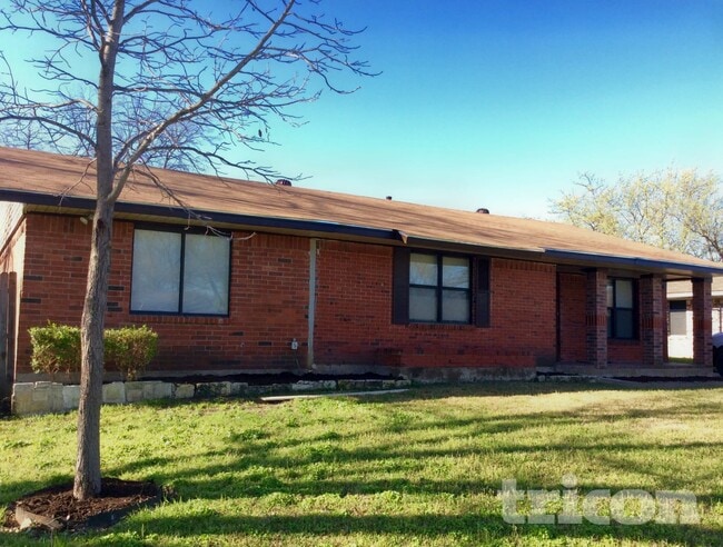 property at 806 E Vista Dr