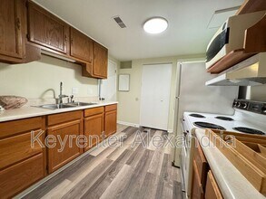 2826 James Dr in Alexandria, VA - Building Photo - Building Photo