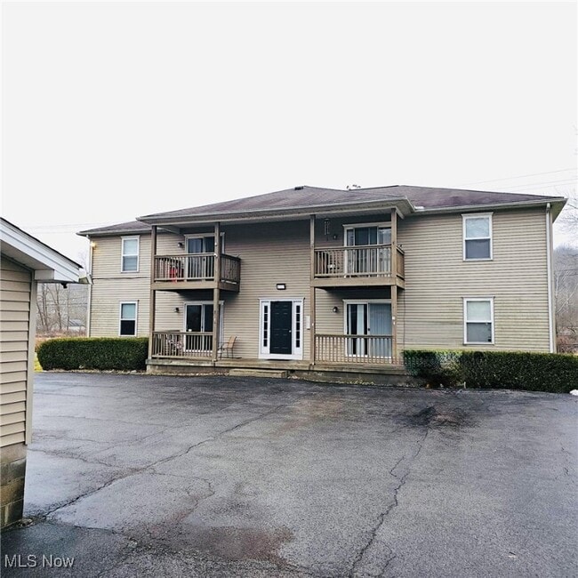 77 W Wood St in Lowellville, OH - Building Photo - Building Photo