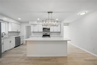 33115 Ledge Hill Dr in Solon, OH - Building Photo - Building Photo