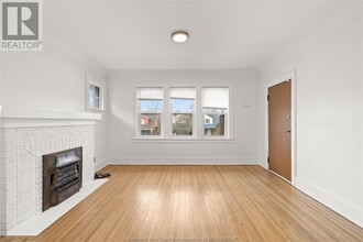 490 Giles Blvd W in Windsor, ON - Building Photo - Building Photo