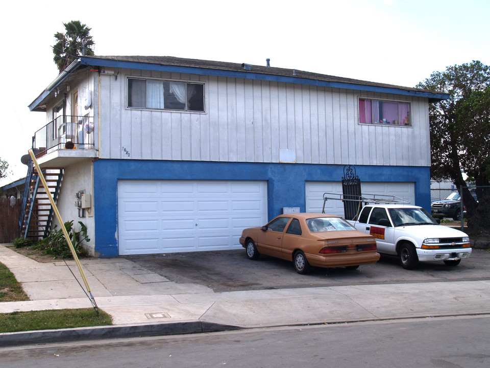 7682 Cypress Ave in Huntington Beach, CA - Foto de edificio