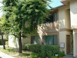 345 N Fair Oaks Ave, Unit 3 in Sunnyvale, CA - Building Photo - Building Photo