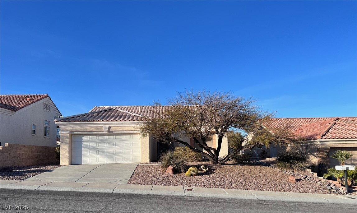 10724 Heritage Hills Dr in Las Vegas, NV - Building Photo