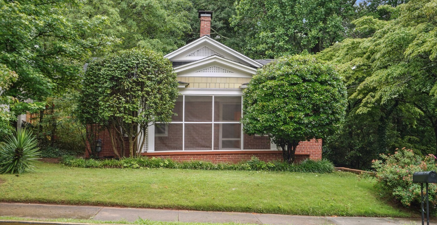 1858 Lyle Ave in Atlanta, GA - Building Photo
