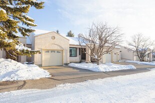 95 Sandarac Cir NW in Calgary, AB - Building Photo