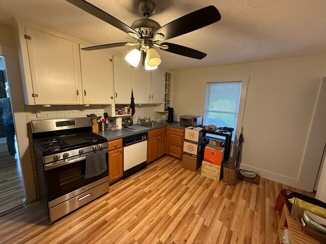 21 S Walnut St, Unit 1 in Quincy, MA - Building Photo - Building Photo
