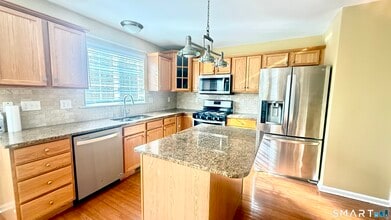 36 Schoolhouse Landing in East Granby, CT - Building Photo - Building Photo