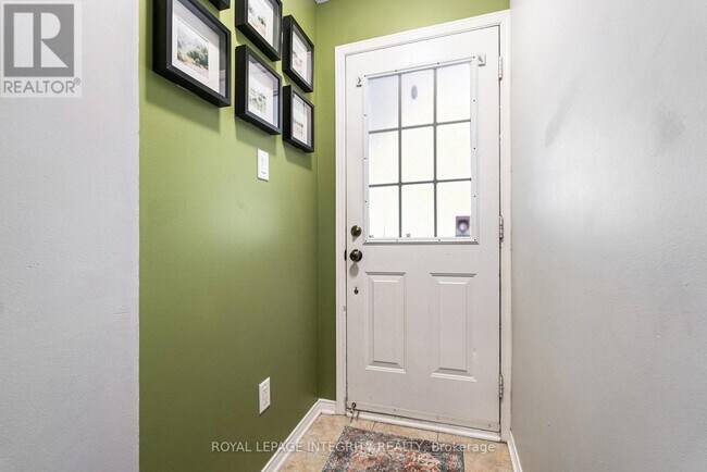 813 Longfields Dr in Ottawa, ON - Building Photo - Building Photo