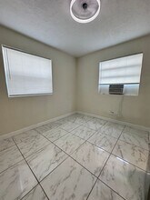 912 NW 9th Ave in Hallandale Beach, FL - Building Photo - Building Photo