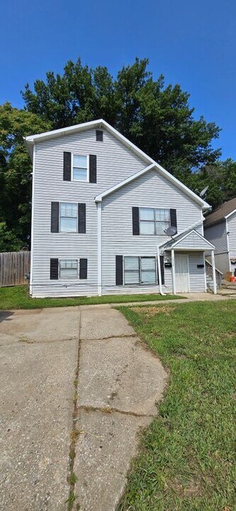 5930 Agnes Ave in Kansas City, MO - Building Photo