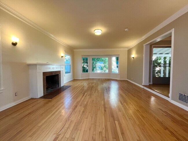 1438 Midvale Ave