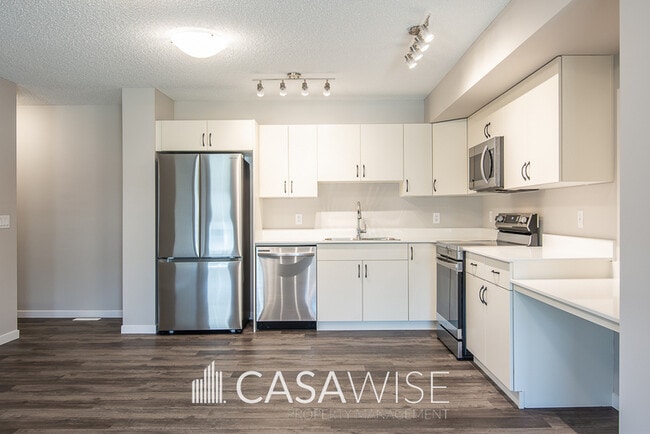 17217-1729A 9A Ave SW in Edmonton, AB - Building Photo - Building Photo